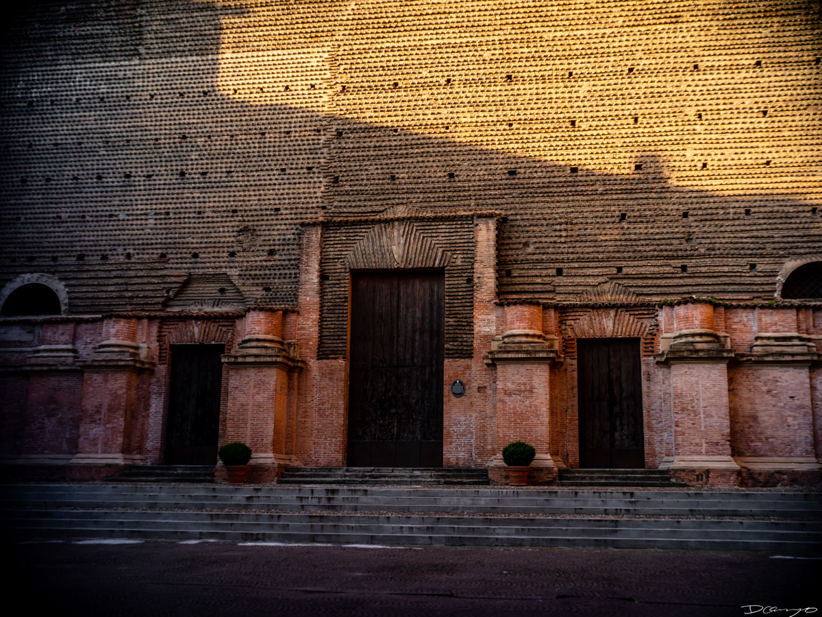 Photos from a trip through Italy in Summer of 2023. Locations include Rome, Florence, Tuscany, Castello di Bossi in Chianti, Siena, San Gimignano, Sirmione on Lake Garda, Bologna, Gudon, Italian Dolomites, Seceda, Cadini di Misurina, and Venice.